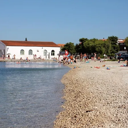 Family Friendly With A Swimming Pool - 20819