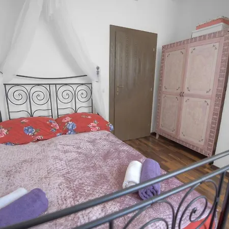 Family Friendly With A Swimming Pool - 20819 Apartment