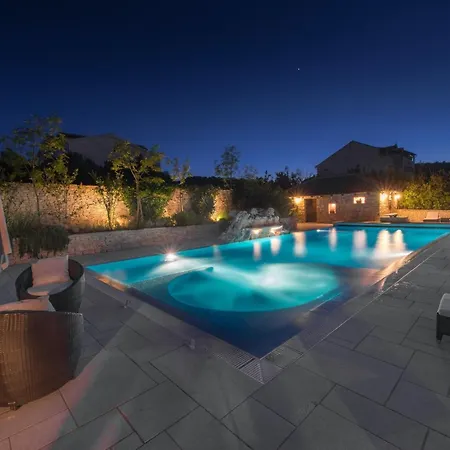 Family Friendly With A Swimming Pool - 20819 Apartment