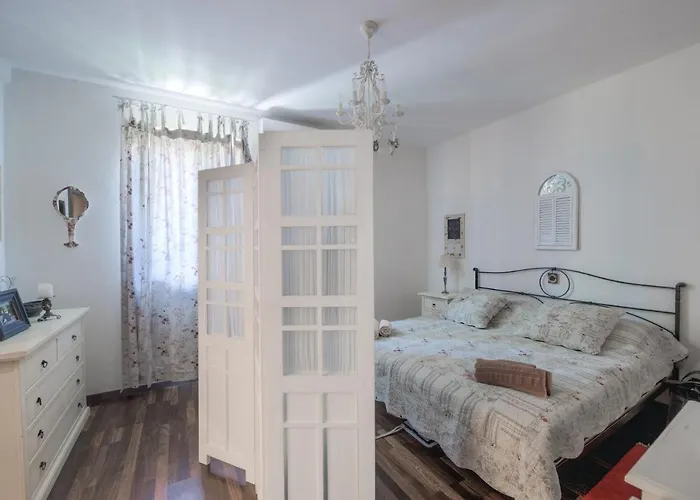 Family Friendly With A Swimming Pool - 20819 Apartman