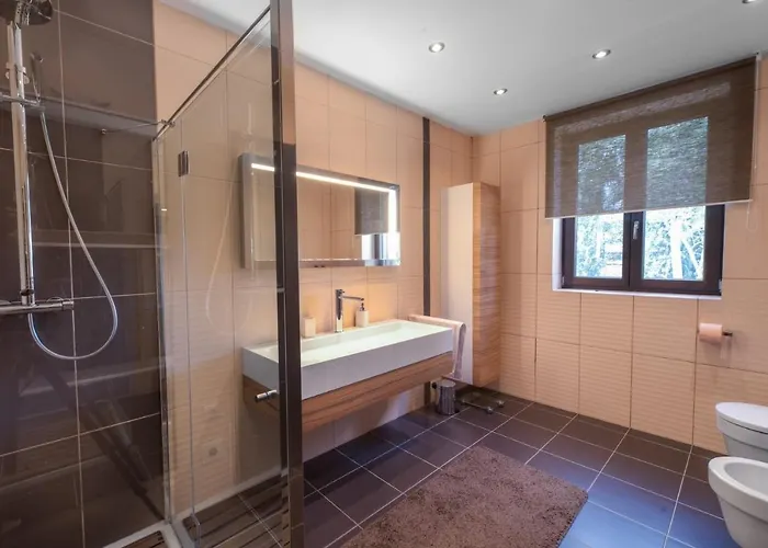 Family Friendly With A Swimming Pool - 20819 *