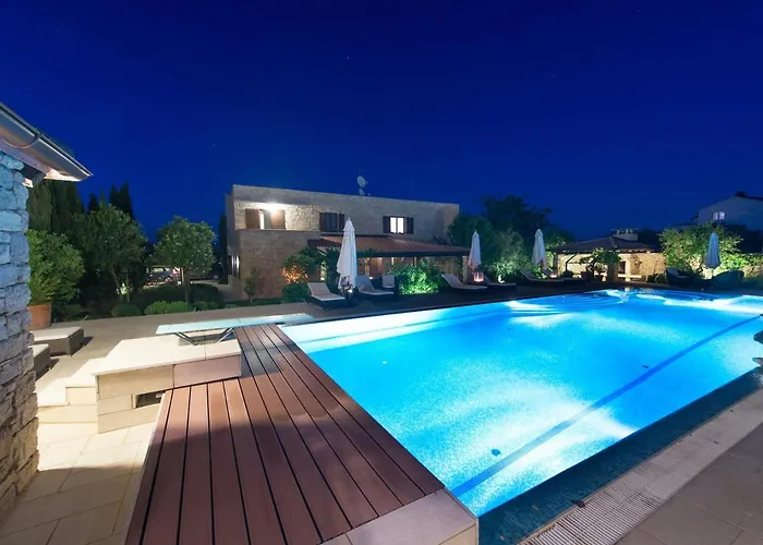 Family Friendly With A Swimming Pool - 20819 Murter