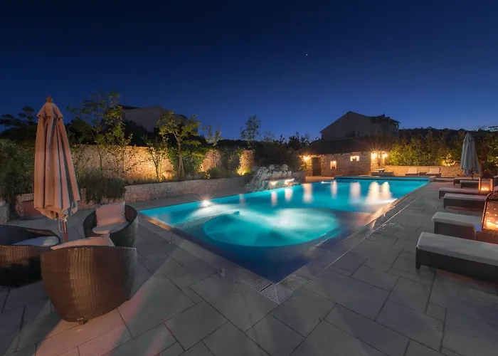 Family Friendly With A Swimming Pool - 20819 Apartman