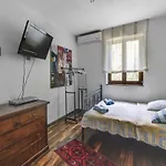 Family Friendly With A Swimming Pool - 20819